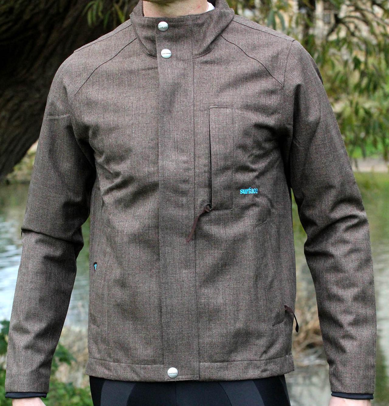 Hydrophobic jacket outlet